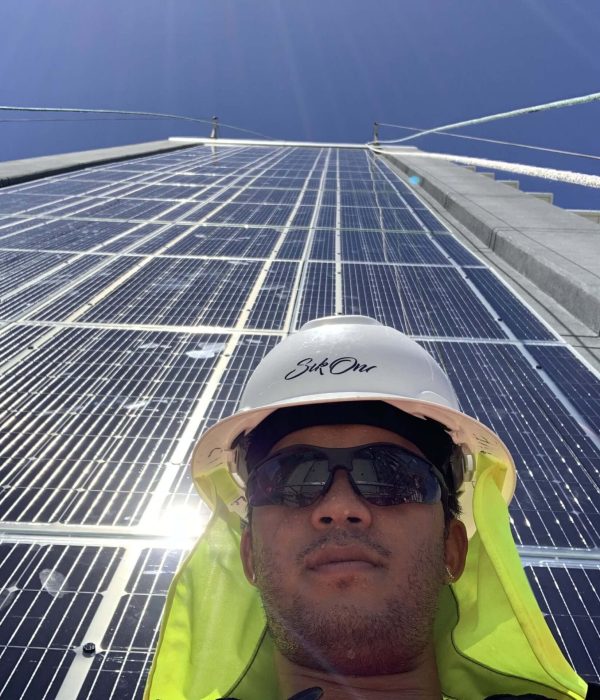 solar-installer-selfie-solar-array